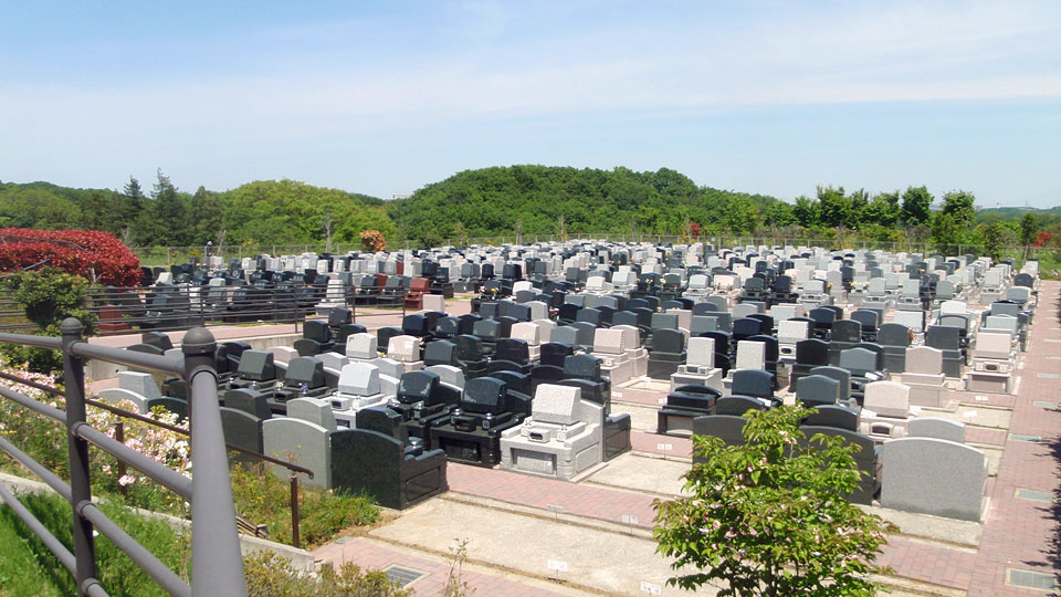 ハヤブサバレー区の墓域風景